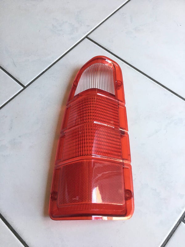 Achterlichtkap links