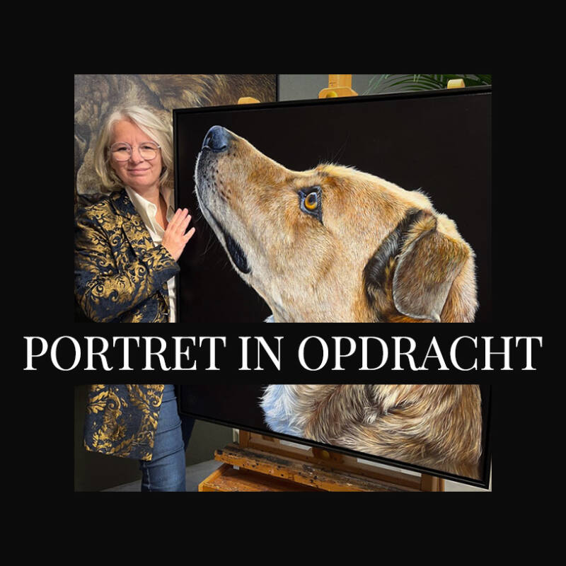 Nederlandse kunstenares, Gerrie Mathijssen tussen haar olieverfschilderijen. dieren, realalistisch vastgelegd op een schilderij