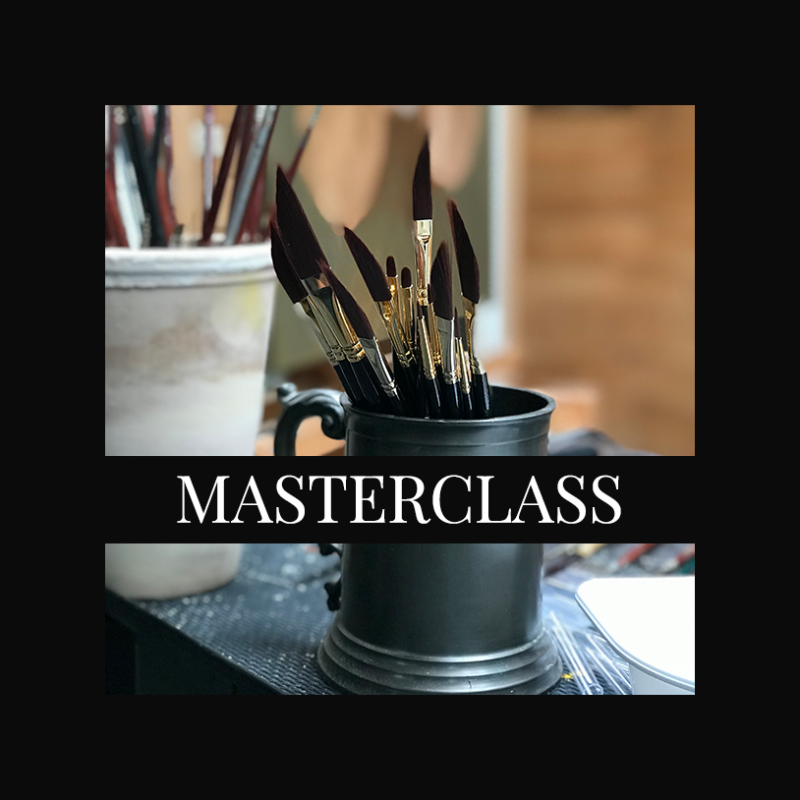 Nederlandse kunstenares, Gerrie Mathijssen tussen haar olieverfschilderijen. dieren, realalistisch vastgelegd op een schilderij