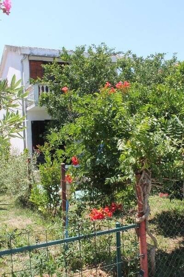 2-St. Haus  100 m², Grund. 200 m², Sandstrand 1400   VB 115.000E