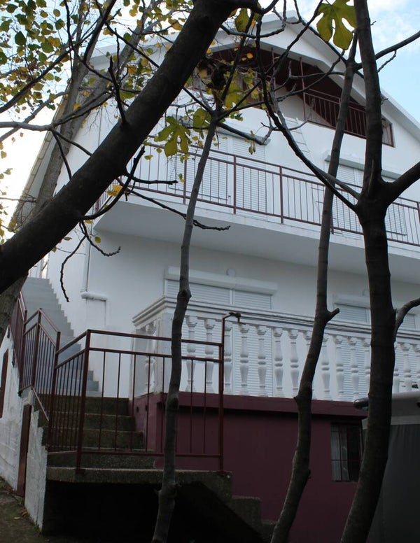 4 St Haus 170qm Grund. 280m2 Strand 400m. Pool , Meerblick. VB 177.000E