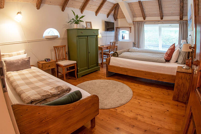 Slaapamer 3 met eigen badkamer en extra 1-persoonsbed. B&B / vakantiehuisje Logement Onder de pannen Ruinerwold. Drenthe