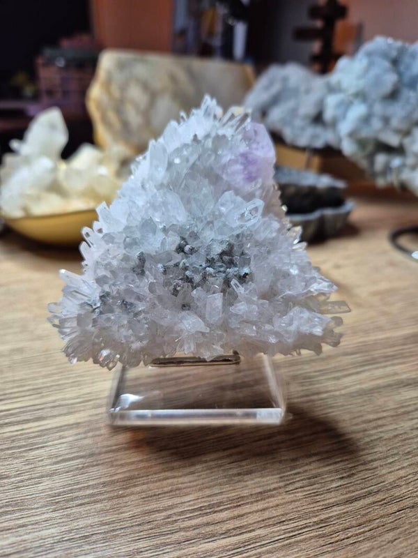 Amethist op kwarts driehoekig