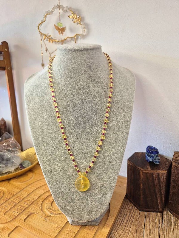 Set van geel fluoriet met robijn (natuurlijk)