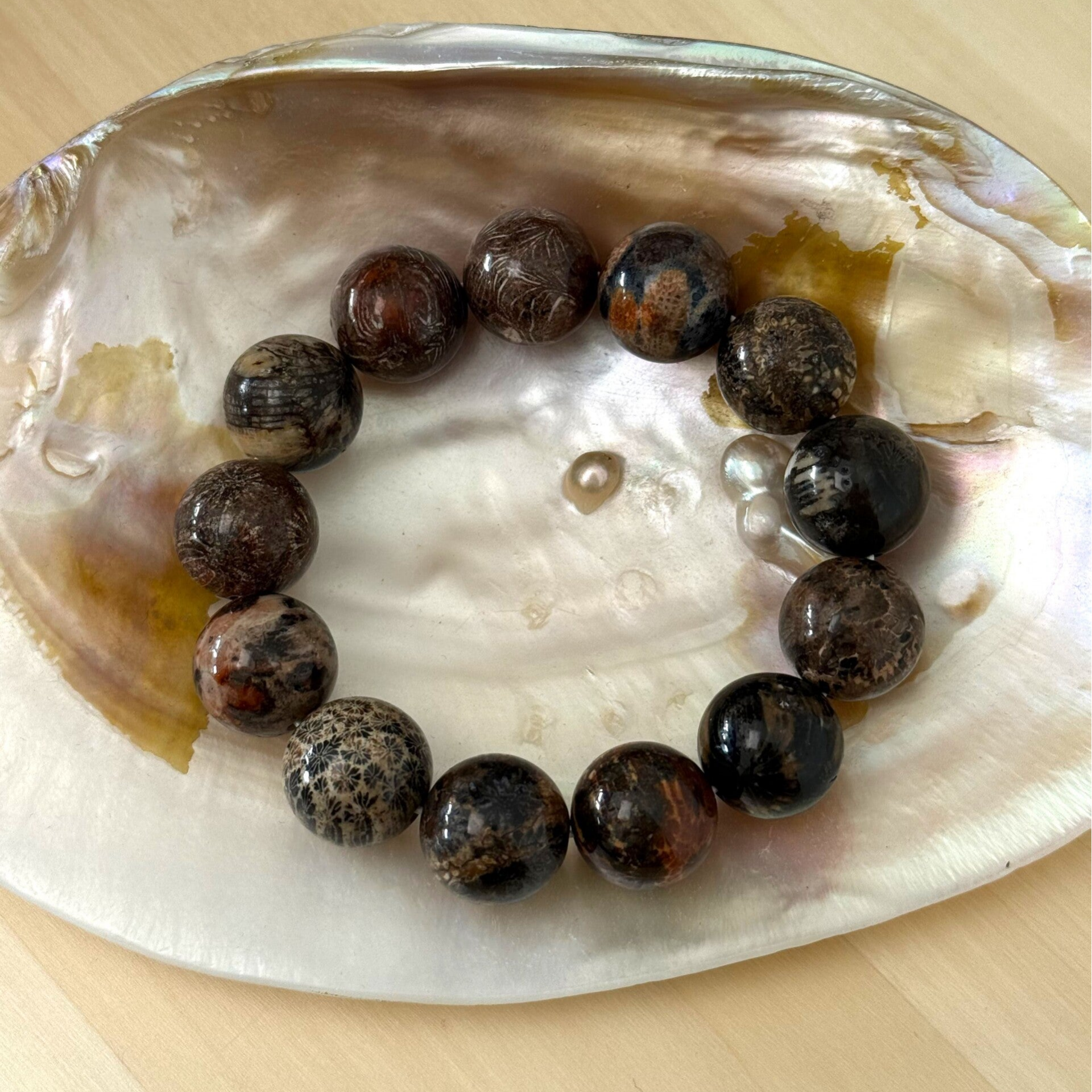 Fossiel koraal armband zwart 14+ mm