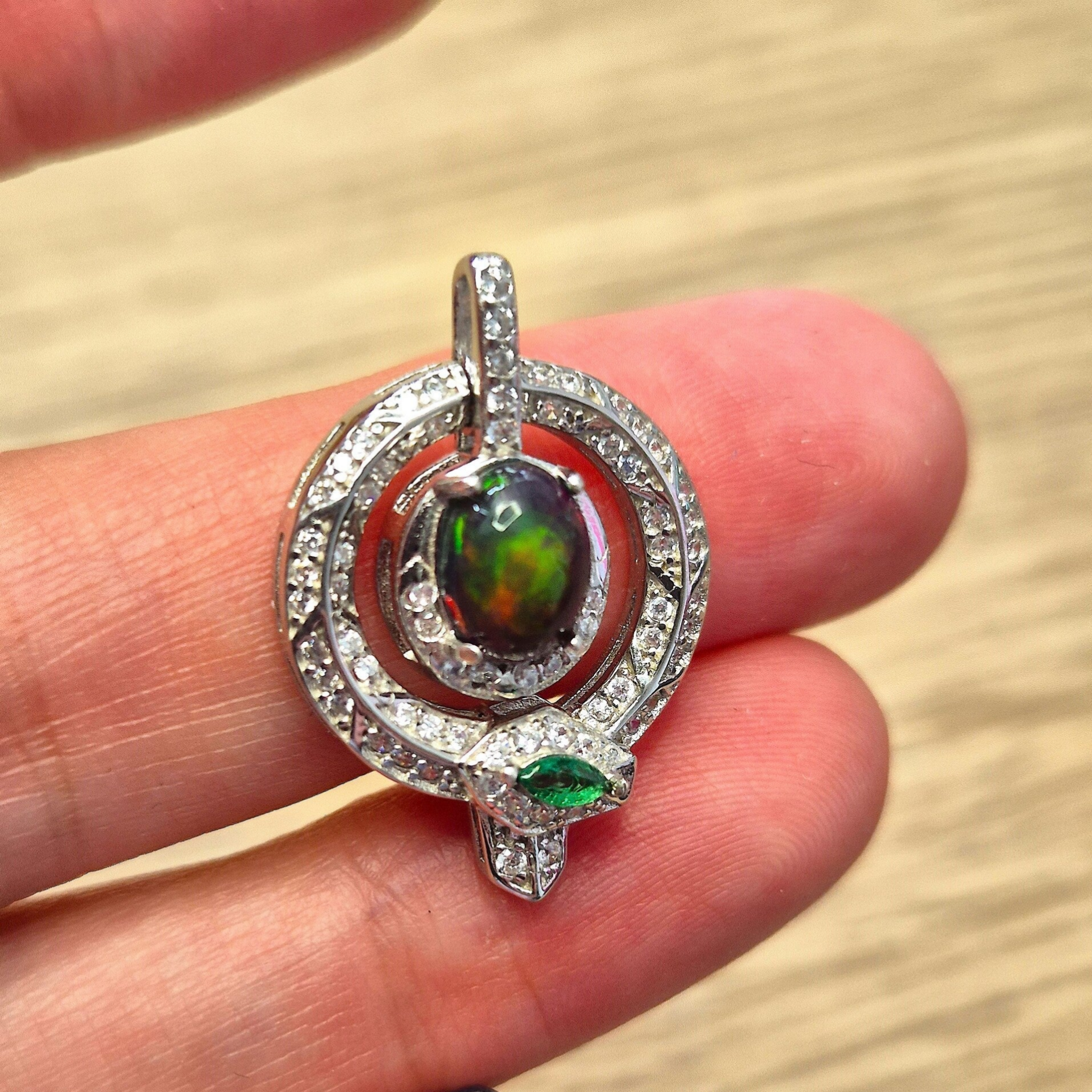 Zwarte opaal hanger zilver S925 slang (2.5 x 1.8 cm)