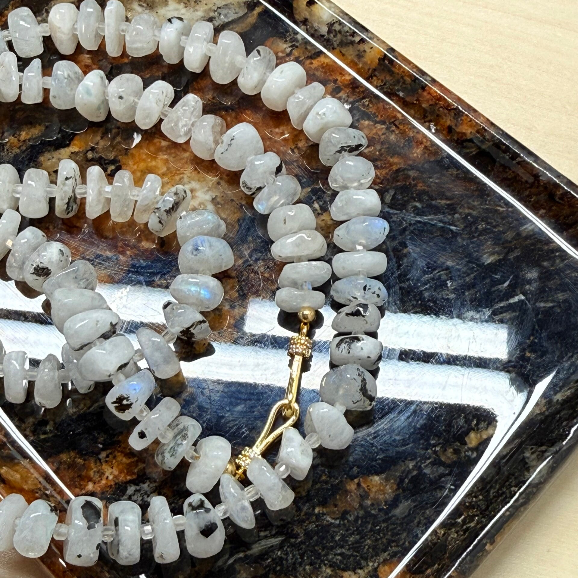 Regenboog maansteen met zwarte toermalijn ketting