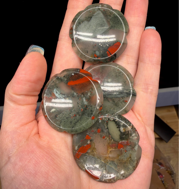 Duimsteen van heliotroop bloem / African Blood