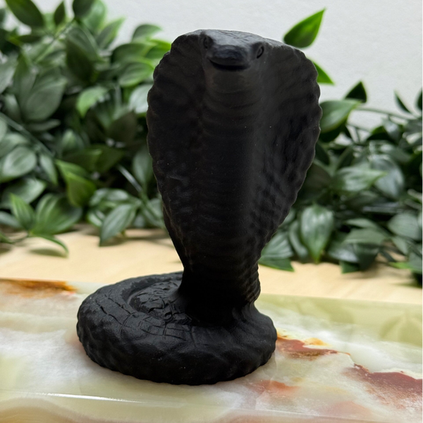 Cobra / slang van zwart obsidiaan