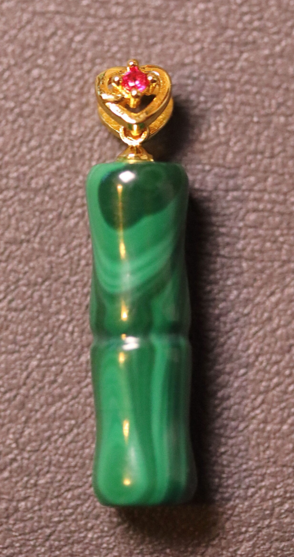 Malachiet hanger bamboe 1