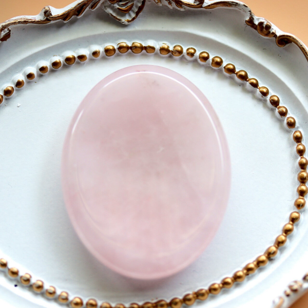 Duimsteen /  worry stone rozenkwarts