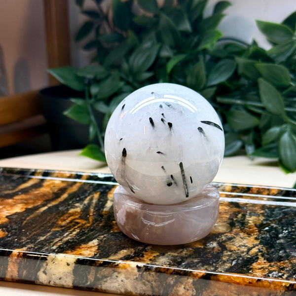Zwarte toermalijn in kwarts bol
