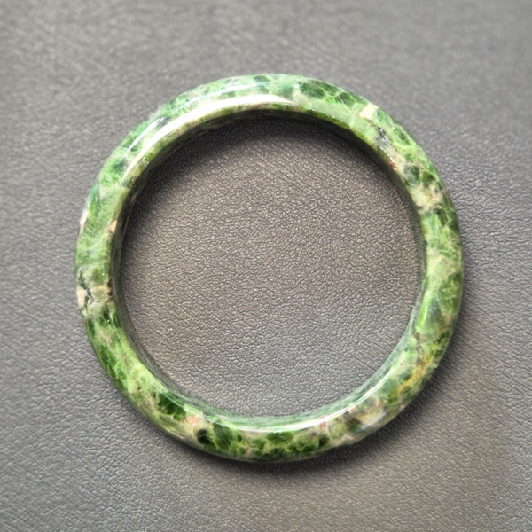 Diopsiet hard bangle (62.10 mm)