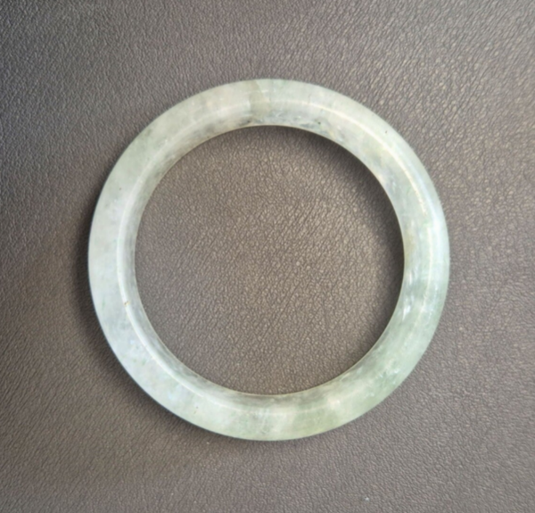 Groene mica in kwarts hard bangle (64.0 mm)