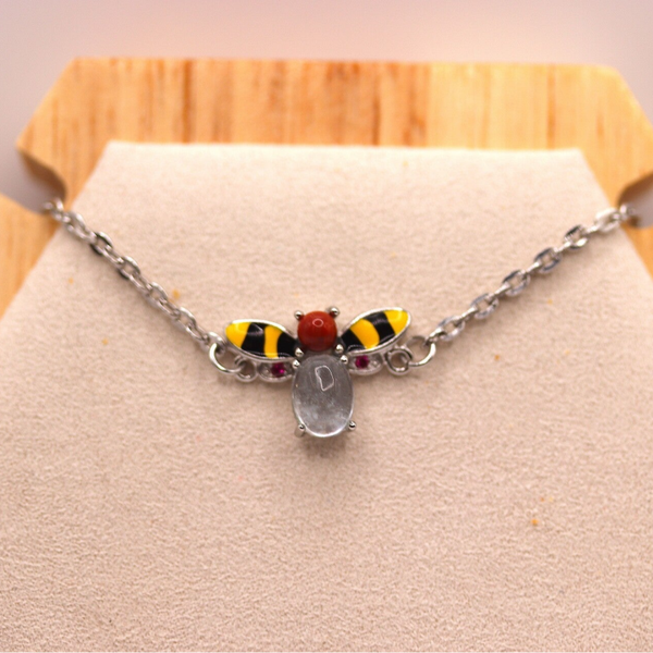 Armband met bijtje en bergkristal