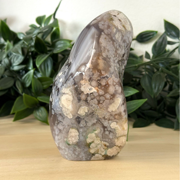 Sculptuur van zwarte bloemagaat 645 gram