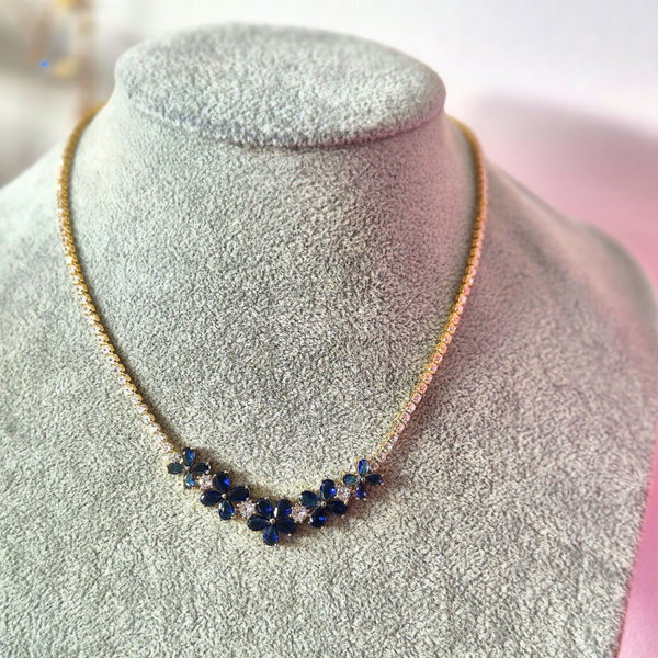 Goudkleurige blauwe bloemen ketting