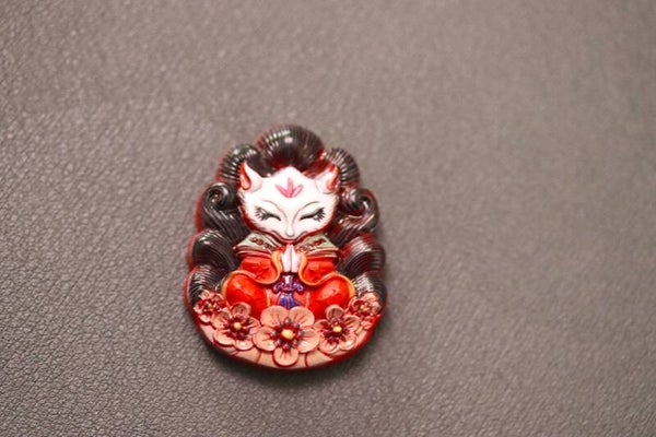 Fox fairy amulet / negensteertenvos / nine tailed fox /hanger cinnaber handgeverfd