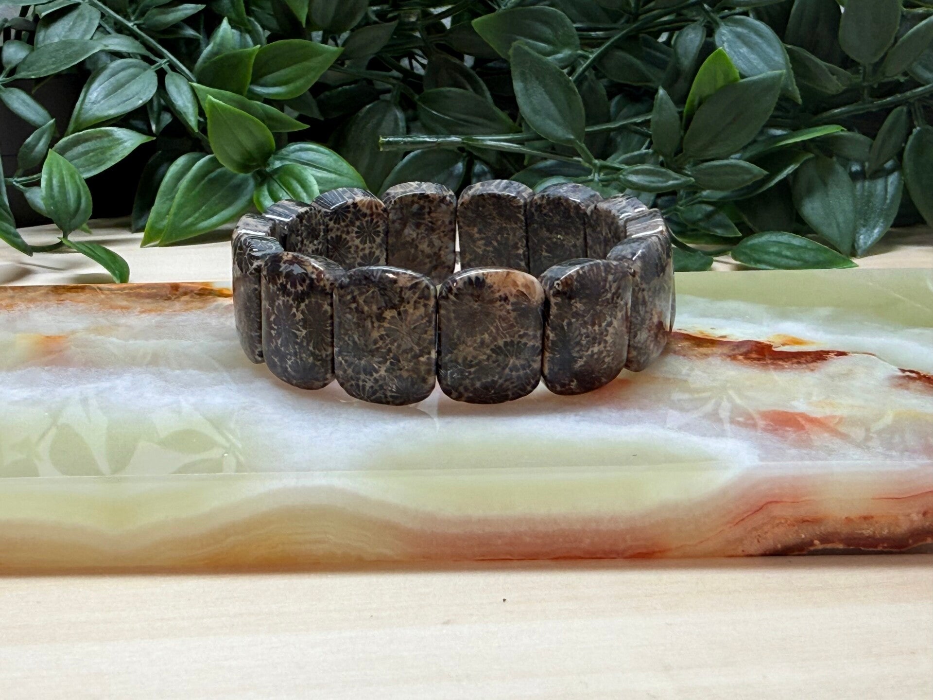 Fossiel koraal zwart soft bangle (18 mm)