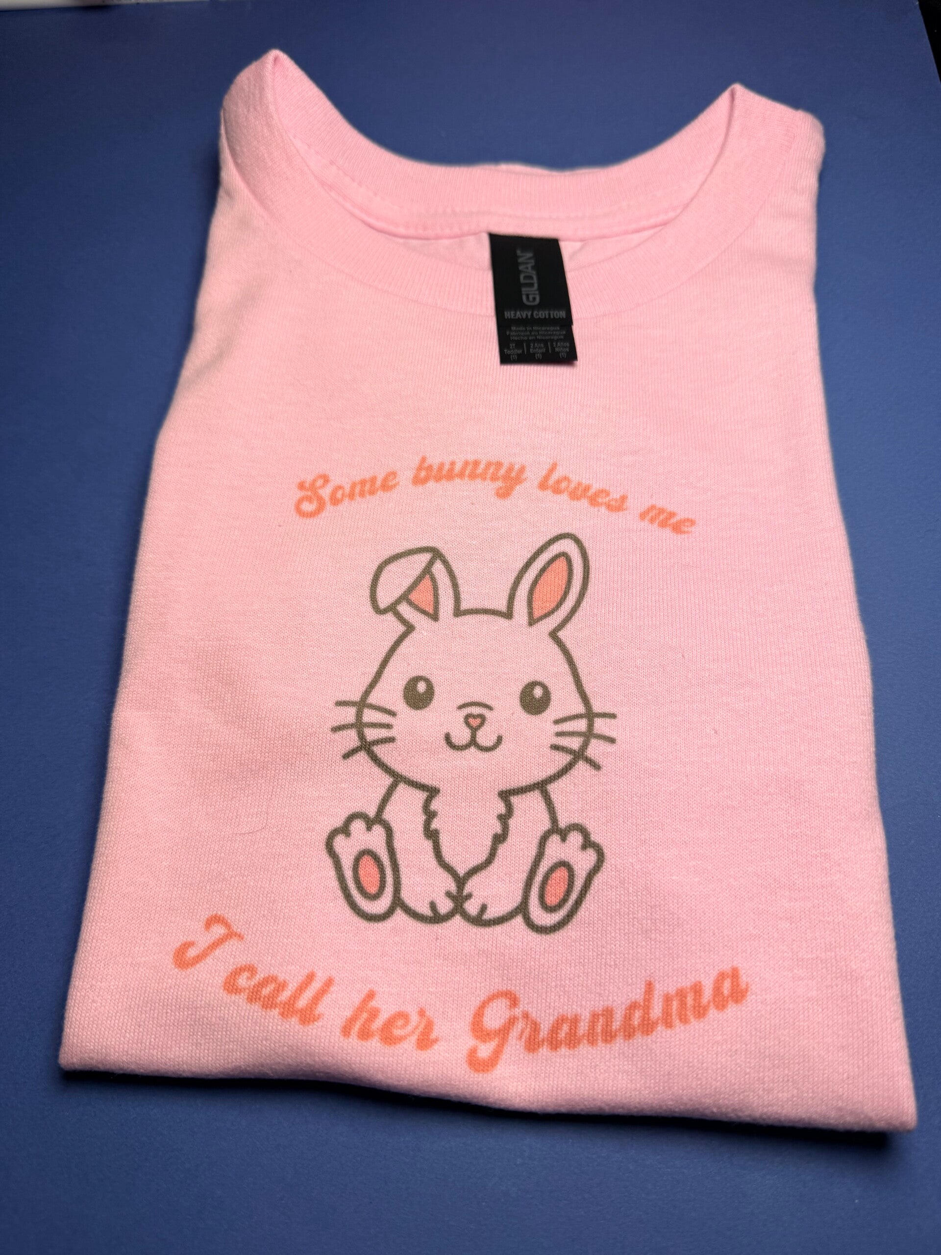 T-Shirt - "Some bunny loves me" (Grandma)