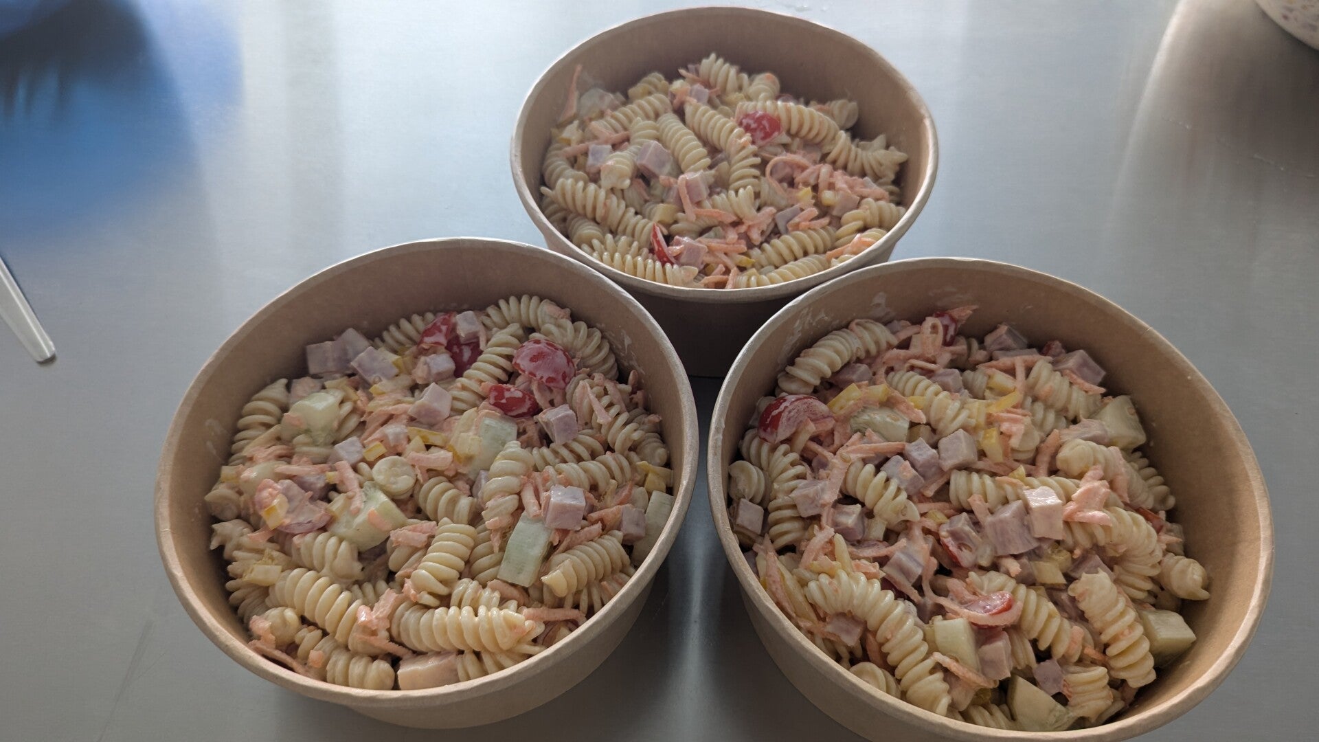Pasta salade met ham en groentjes