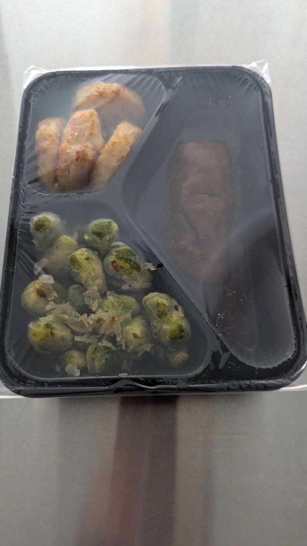 blinde vink met bruinesaus, spruitjes en rosti aardappelen