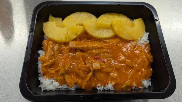 Kippengyros met ananas en rijst