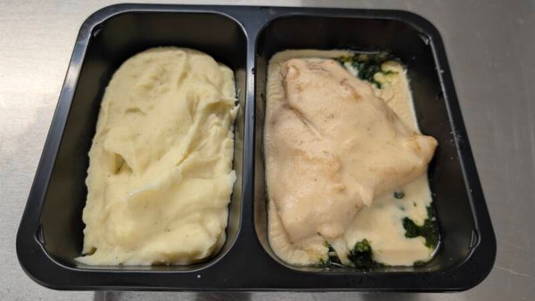 witte vis met hollandsesaus, ratatouille en puree