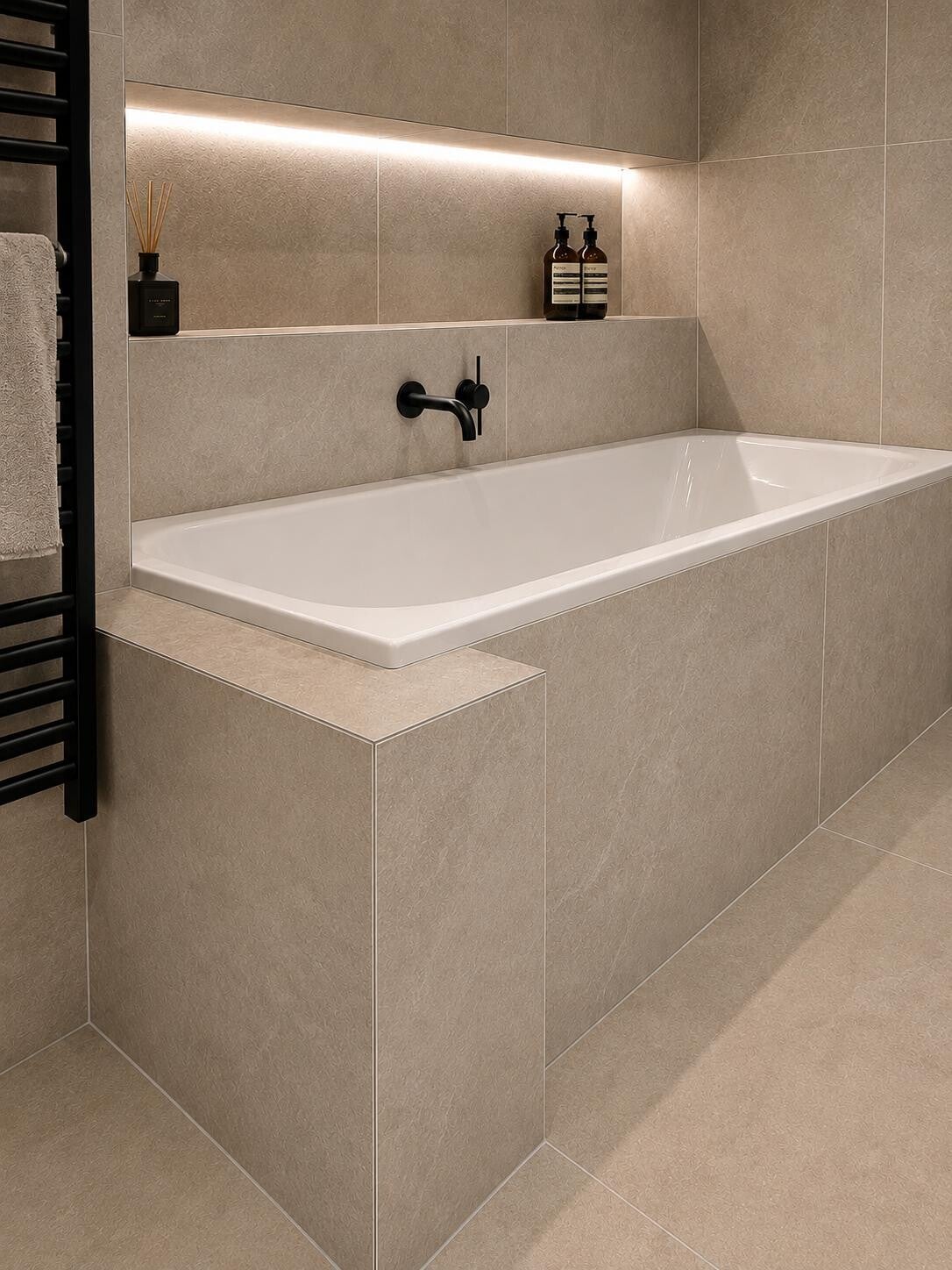 Hochwertige Wand- und Bodenbeläge im Badezimmer