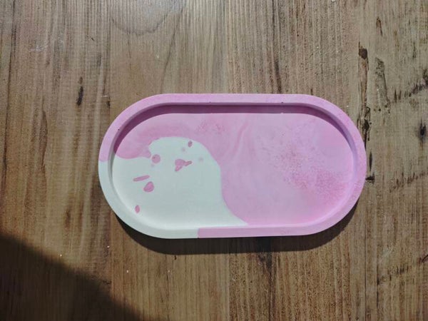 Tablett in Pink und weiß