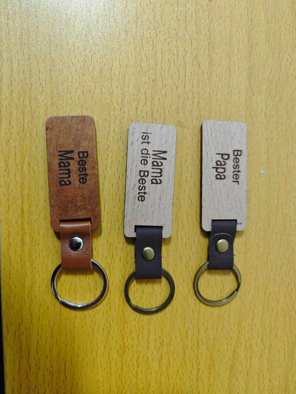 Schlüsselanhänger mit Lederband