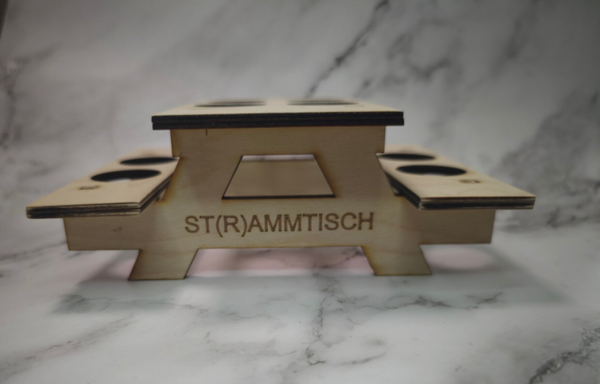 St(r)ammtisch mit Gläser