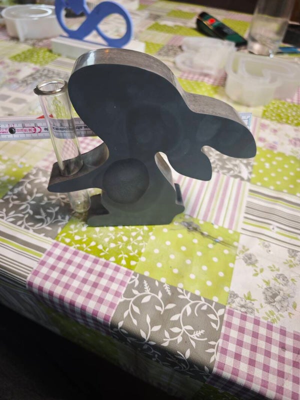 Hase mit Blumenhalter