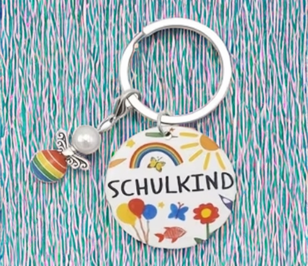 Accessoires Anhänger für Kinder zur Einschulung Schulbeginn SchulstartSchulkind Einschulung Geschenk Einschulung Schultüte Erstklässler Personalisiert Holz Geschenk Schulanfang Schulzubehör Namensgeschenk Einschulung Mädchen Junge