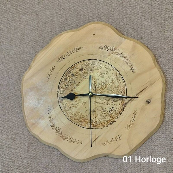 Horloge murale en bois pyrogravée à la main – Les quatre saisons