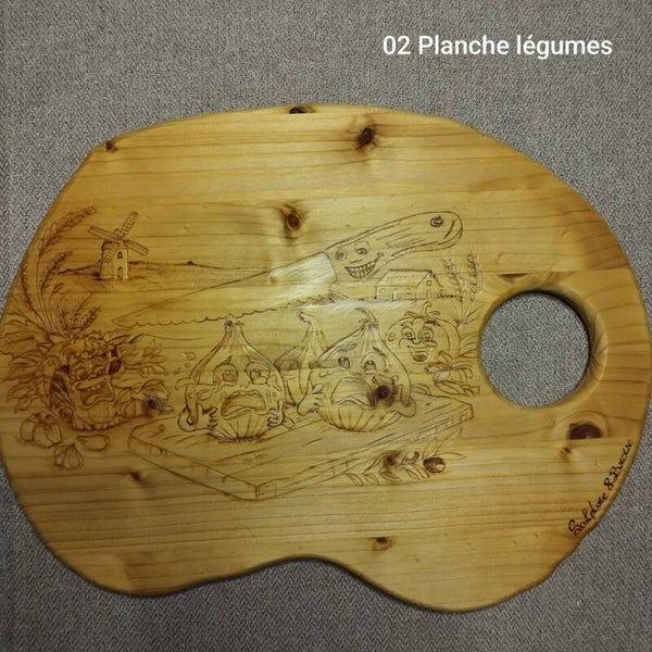 Planche décorative en bois pyrogravée à la main – Légumes & apéro