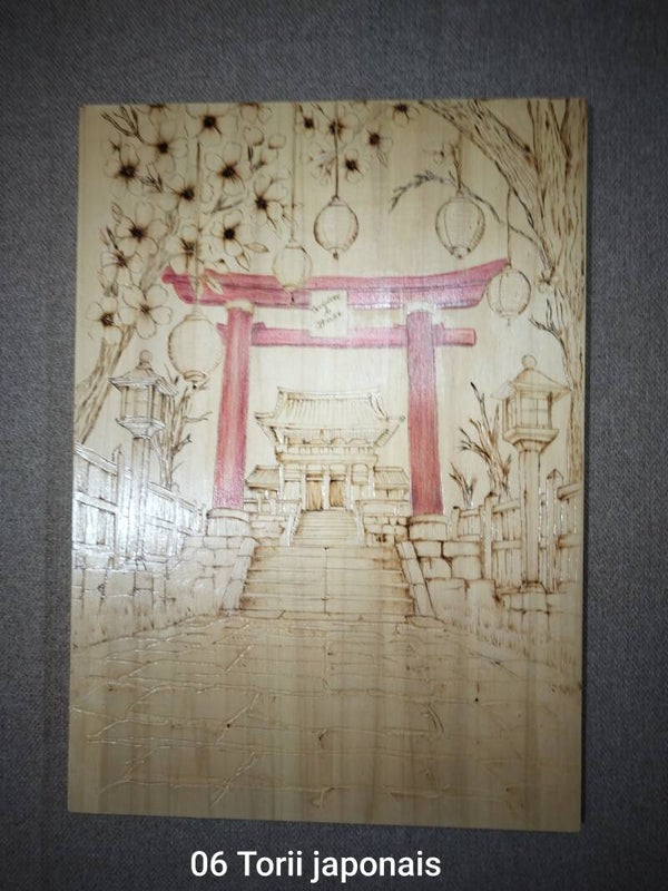 Tableau pyrogravé sur bois – Torii japonais – Passage