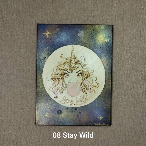 Tableau licorne pyrogravé sur bois – Stay Wild