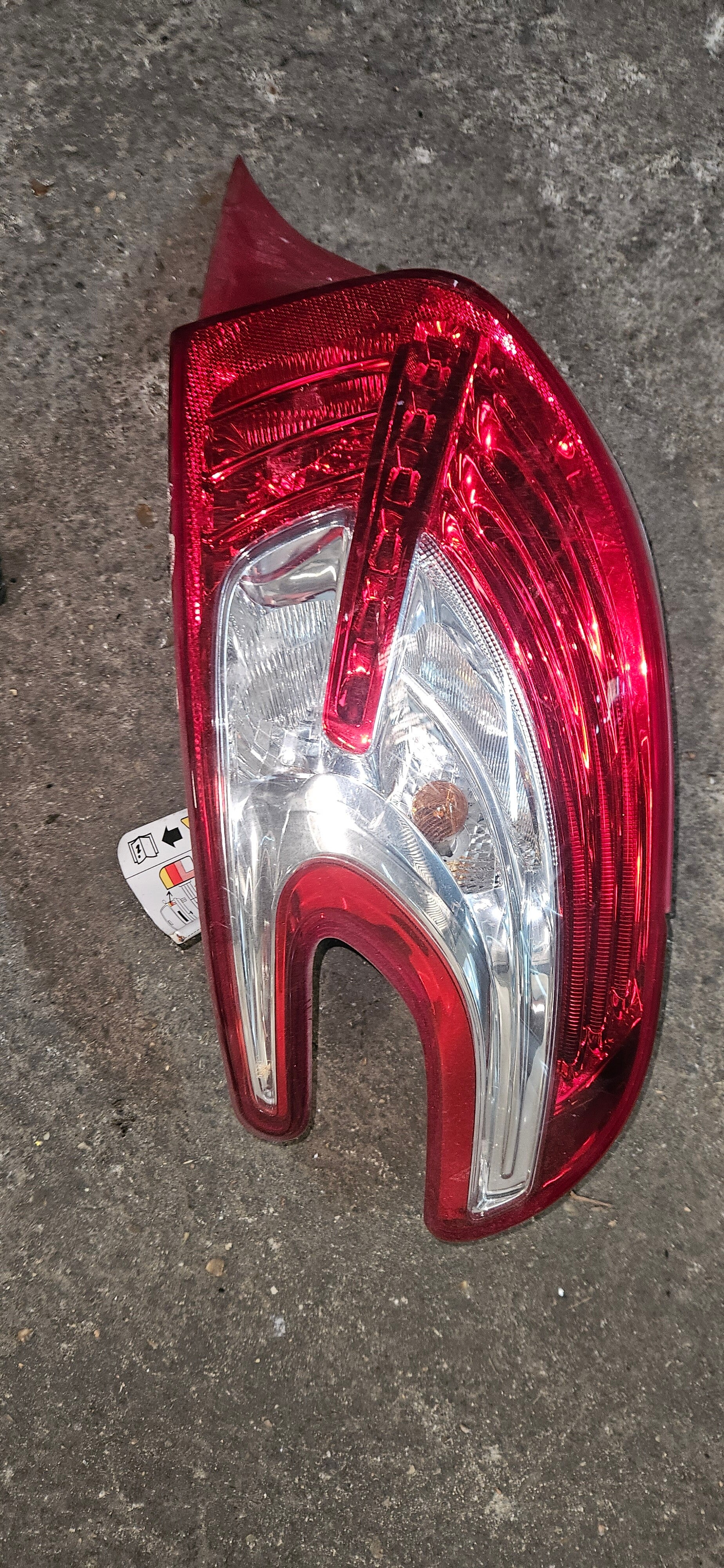 Feux arriere droit 208