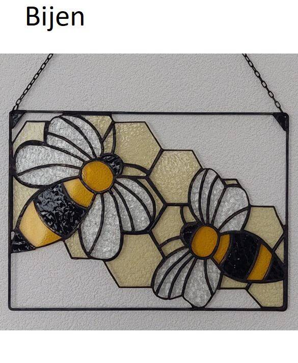 divers glas in lood tiffany