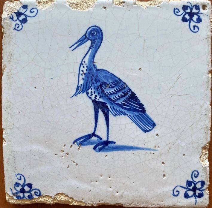 tegel-vogel-ooievaar-17e-eeuw-6aug2024-standard-zkujrx.jpg