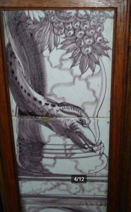 tegelreptielslangpilaster18eeeuw6jan2024.jpg