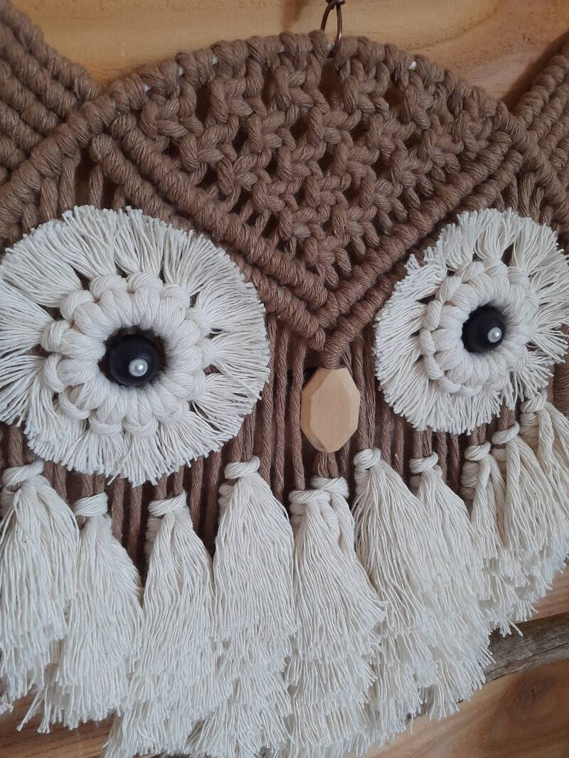 Model Owl € 35,- / Teak en Almond