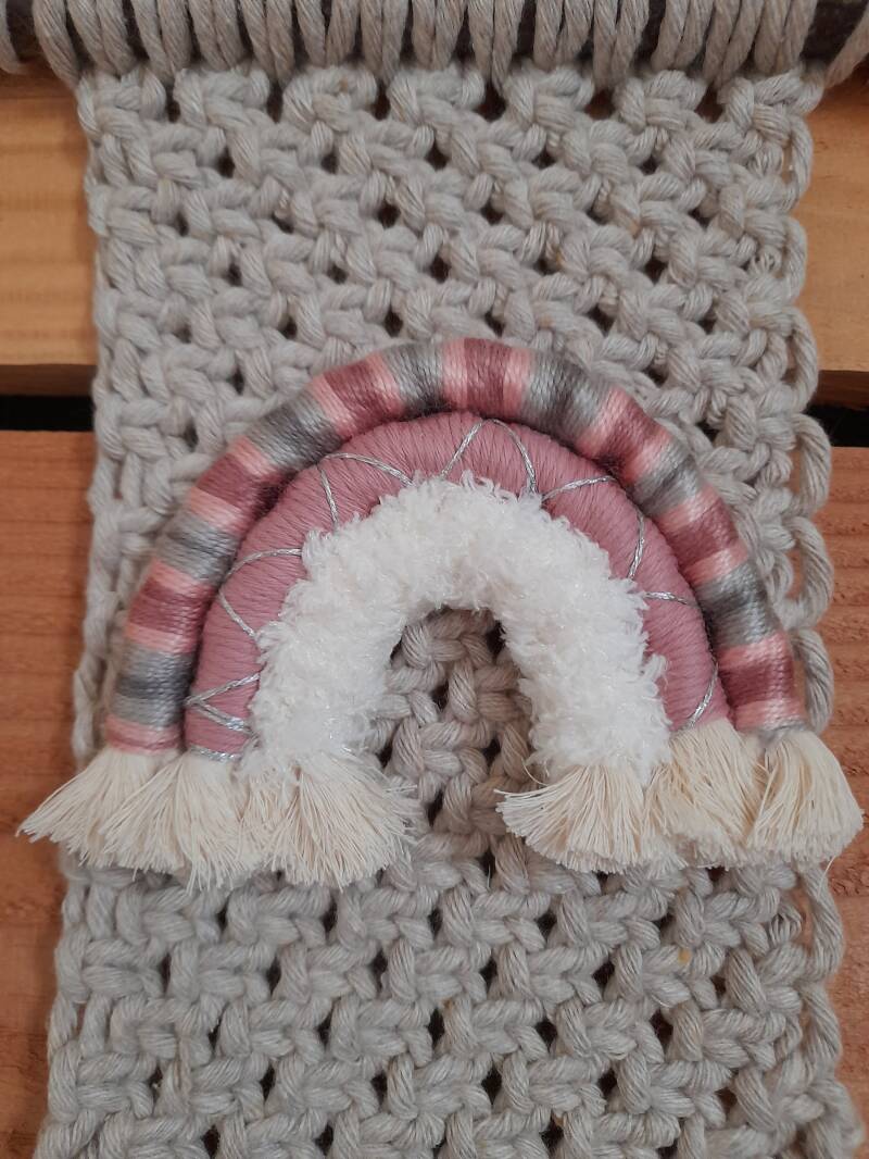 Model Lili € 20,- kleur: Biscuit, met regenboog roze grijs