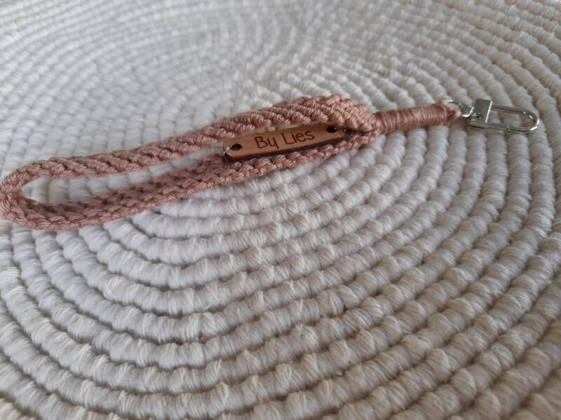 Model Bowe € 6,- / 15 cm / kleur: Taupe