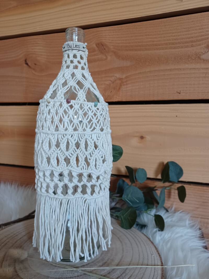 Model Amos, € 15,- / 35x13 cm staand, met 10 amazonietkralen (tegen hoog sensitiviteit)