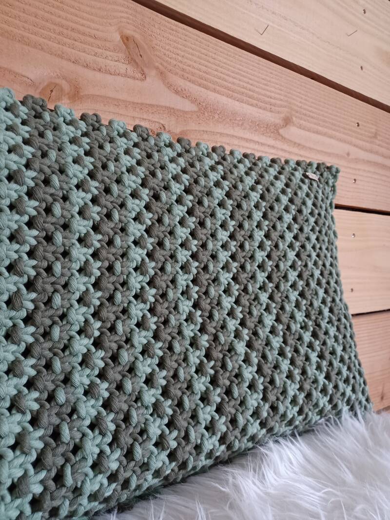 Model Kura € 45,- 40x60 cm