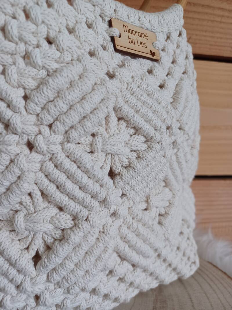 Model Anas1: € 45,- / 29x22x10 cm / kleur Almond