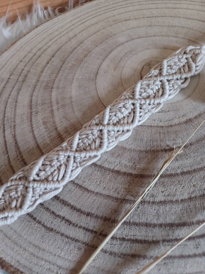 Model Tibo € 10,- totaal 35cm, verschillende afwerkingen: met klosje, met pompom, met paperclip, met kralen.