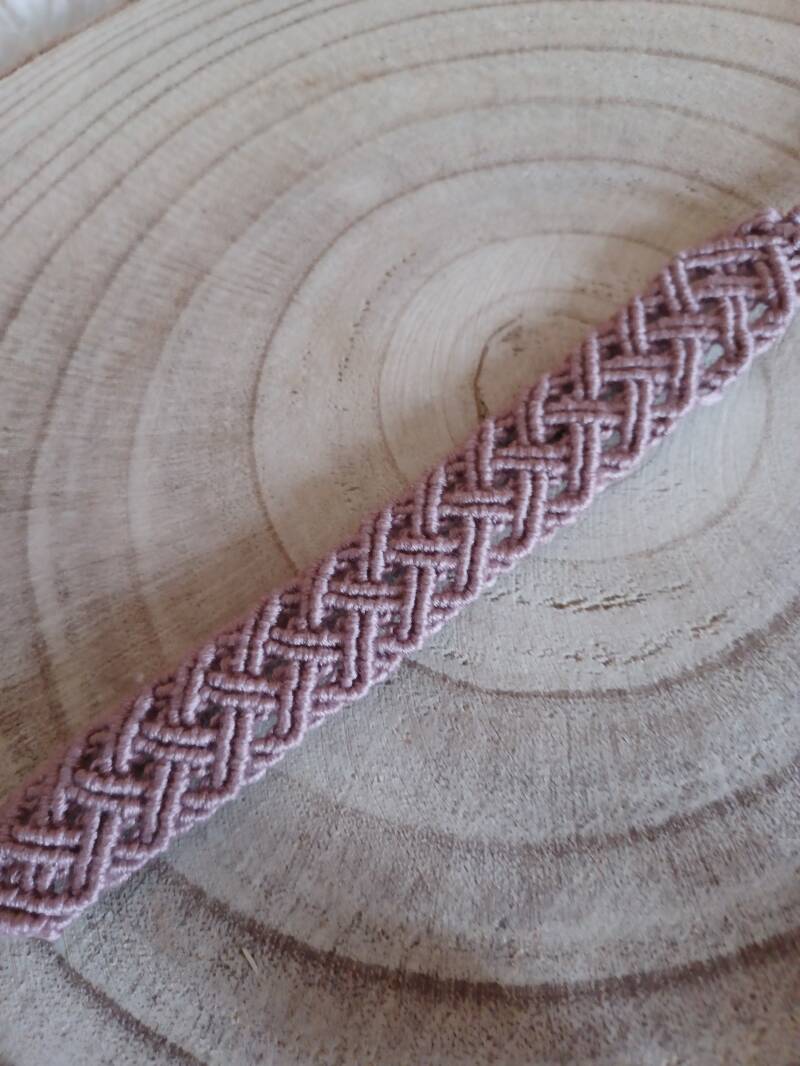 Model Emir € 10,- totaal 35cm, verschillende afwerkingen: met klosje, met pompom, met paperclip, met kralen.